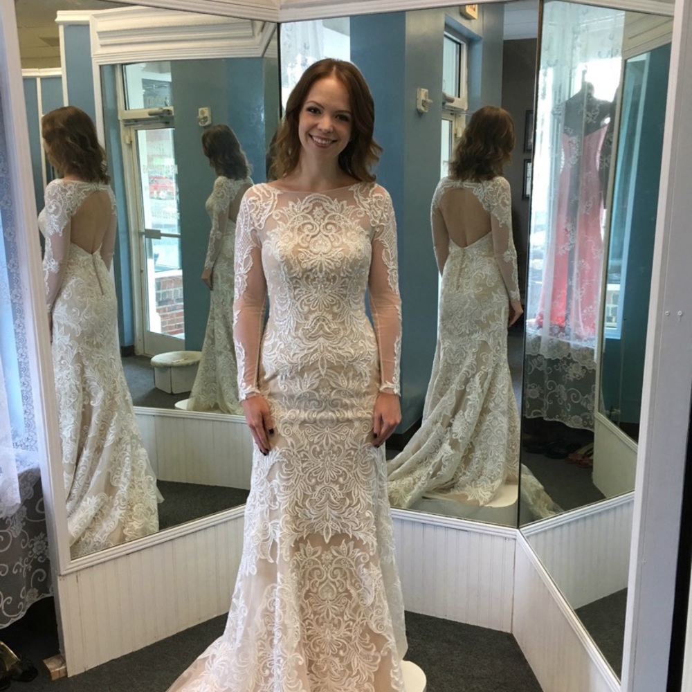 David’s Bridal allover lace wedding dress - Picture 7 of 7